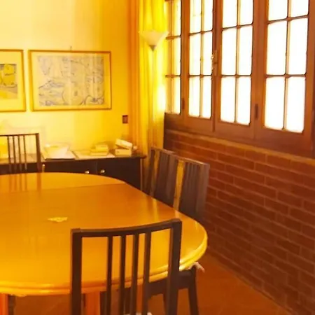 Lovely 5 Bedrooms Viareggina, With Garden Lejlighed