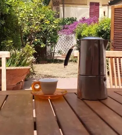 Lovely 5 Bedrooms Viareggina, With Garden 아파트