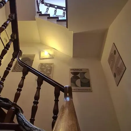 Lovely 5 Bedrooms Viareggina, With Garden Appartamento