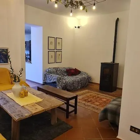 Appartamento Lovely 5 Bedrooms Viareggina, With Garden