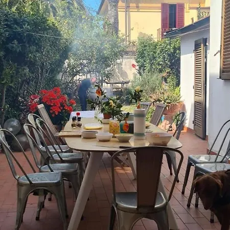 Lovely 5 Bedrooms Viareggina, With Garden Appartamento