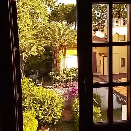 Appartamento Lovely 5 Bedrooms Viareggina, With Garden