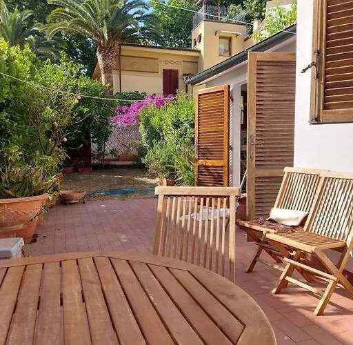 Lovely 5 Bedrooms Viareggina, With Garden Viareggio