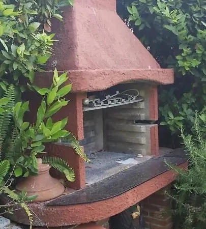 Lovely 5 Bedrooms Viareggina, With Garden Διαμέρισμα